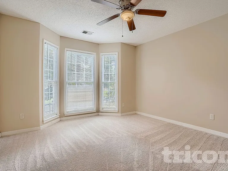 3125 Harold Way SW — Photo 6