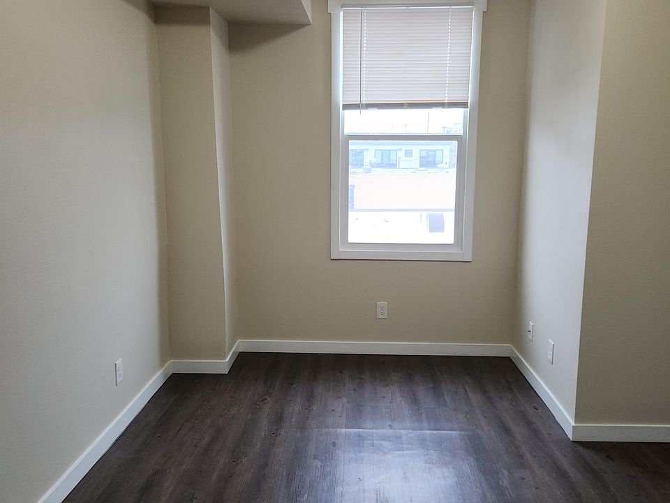 1st image of 204 4th Ave W #11043100