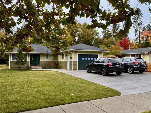 1024 NW Hawthorne Ave, Grants Pass, OR 97526