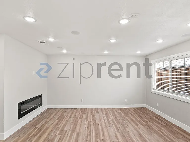 42740 Jefferson St — Photo 3