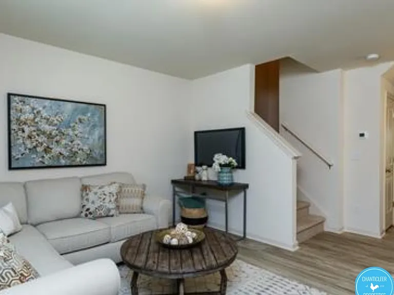 884 Saratoga Dr #1 — Photo 4