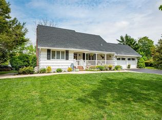 21 Charlemagne Dr, Nesconset, NY 11767