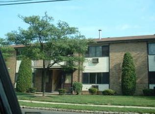 304 Cricket Ln, Woodbridge, NJ
