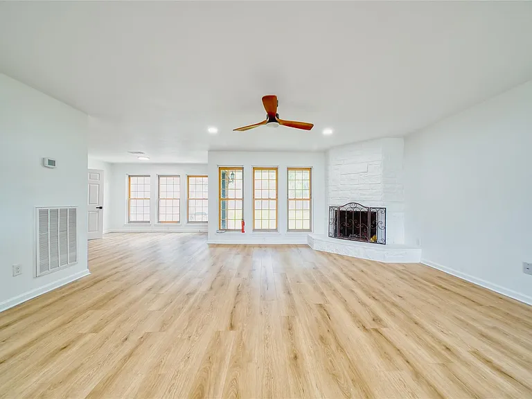 7914 Oakington Dr — Photo 17