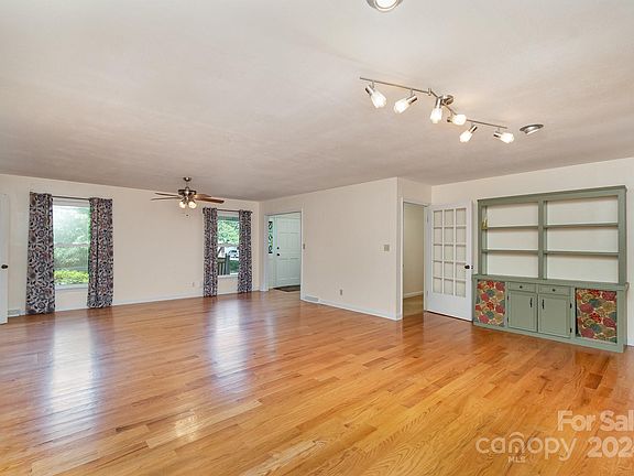 4th image of 4500 Creemore Dr