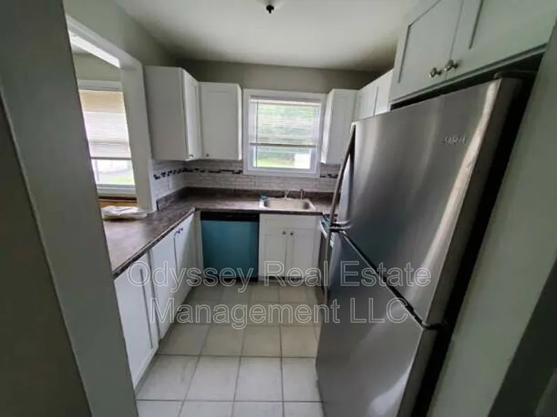 1 bed, 1.0 bath, 560 sqft, $1,600 — Photo 3