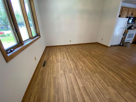 3rd image of 242 Birch Ave