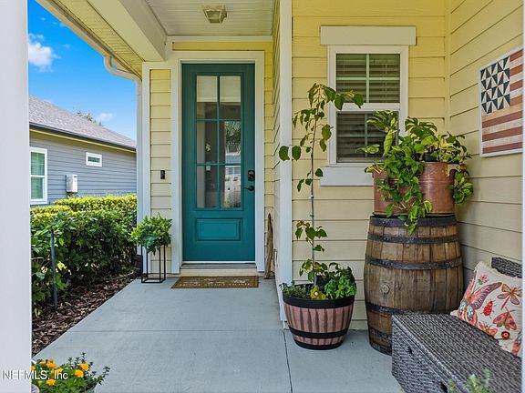 4th image of 98 FERNDALE Way