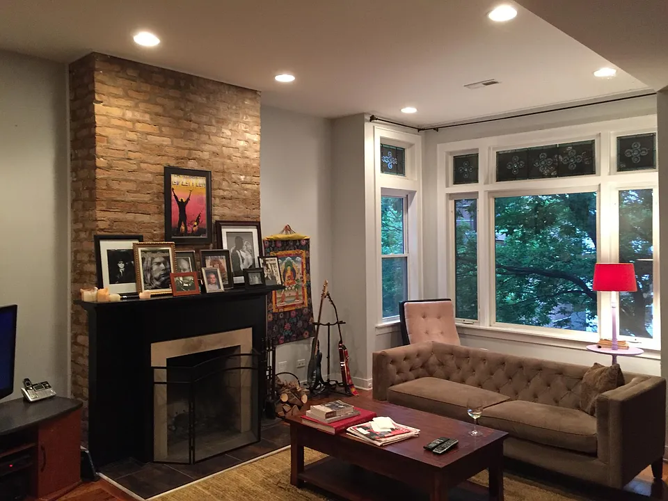 Living room looking southeast (3rd fl)