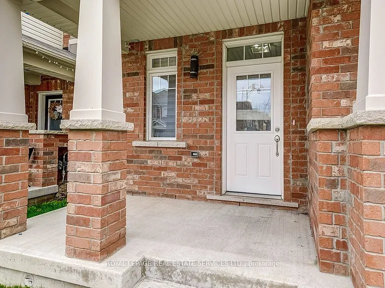 329 Gooding Cres — Photo 2