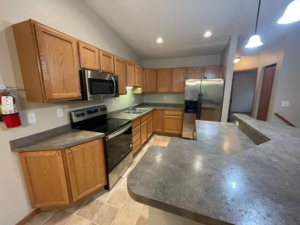 3427 15th St S, Moorhead, MN 56560