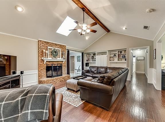 3rd image of 16424 Hilltop Ln