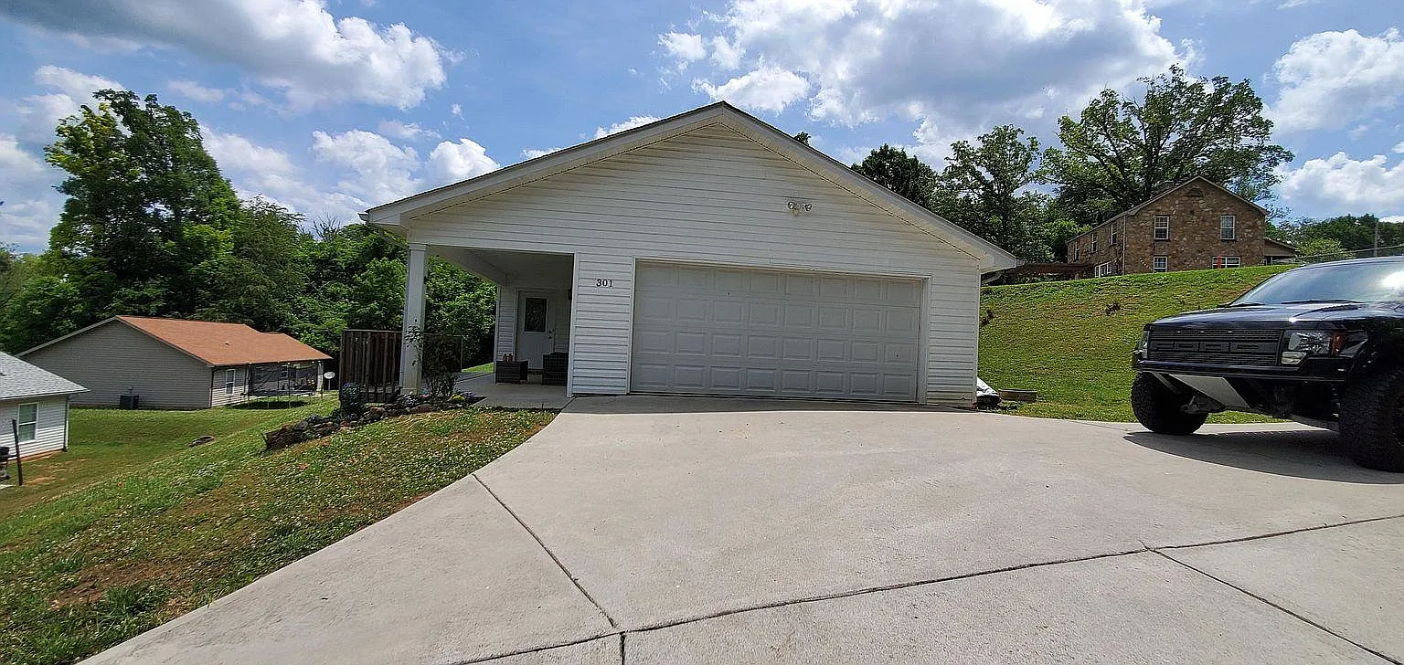 301 McCall Rd — Photo 2