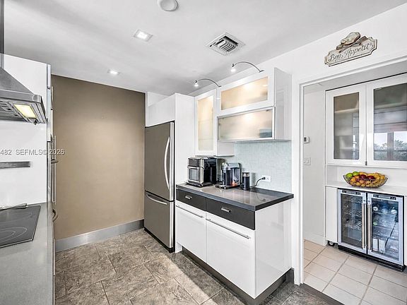 4th image of 9102 W Bay Harbor Dr #3-C