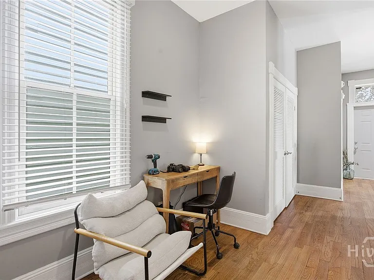 2308 Barnard St — Photo 13