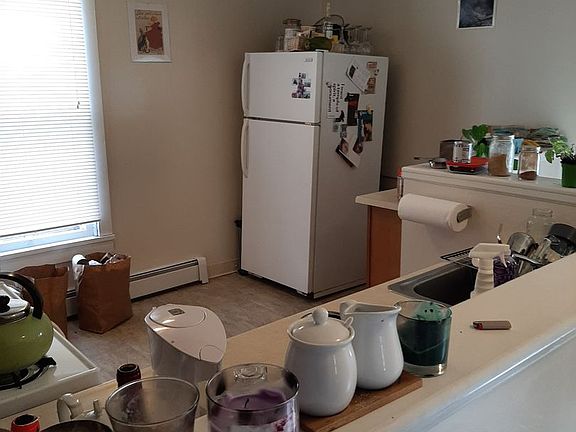 3rd image of 220-222 W Spencer St W #220
