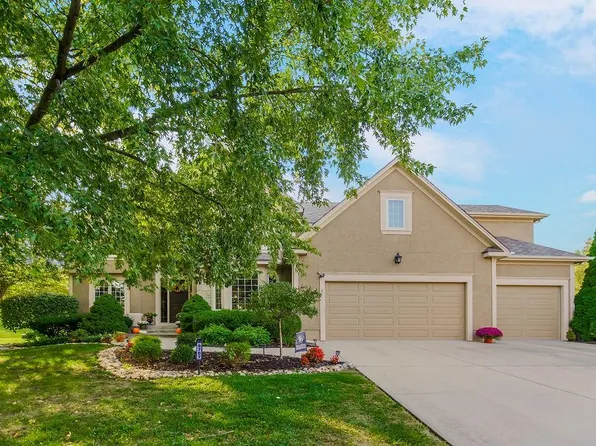 9707 W 145th Ter, Overland Park, KS 66221