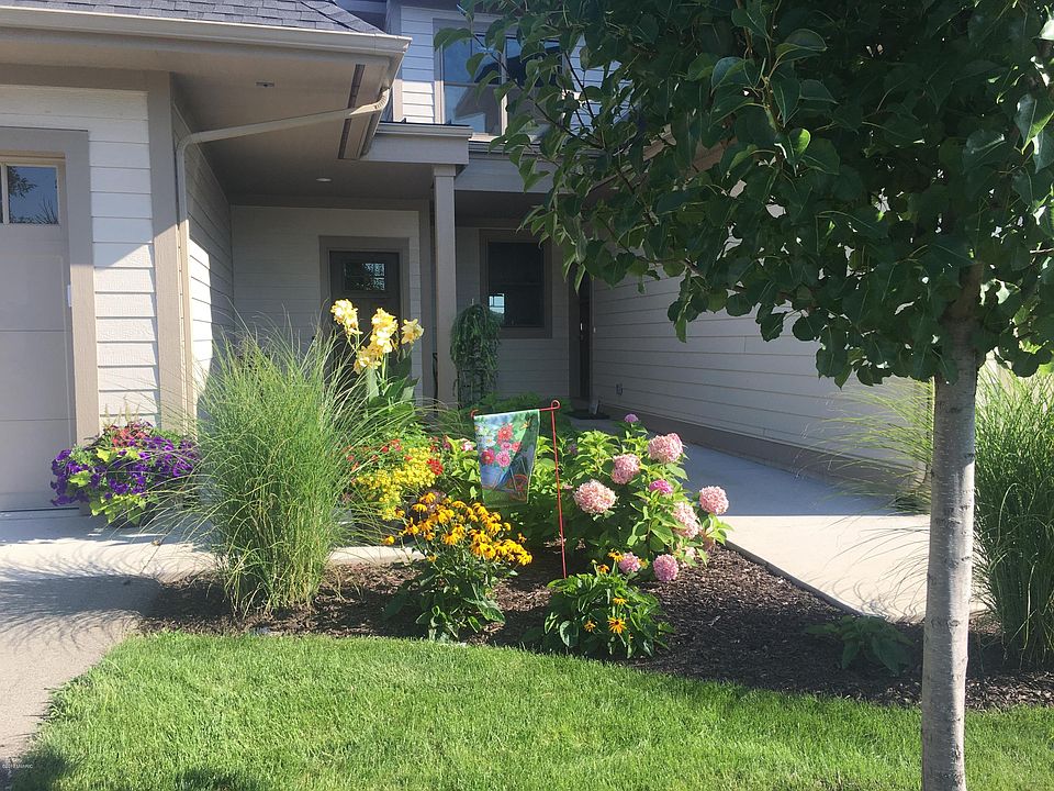 1st image of 547 Macatawa Ave #9