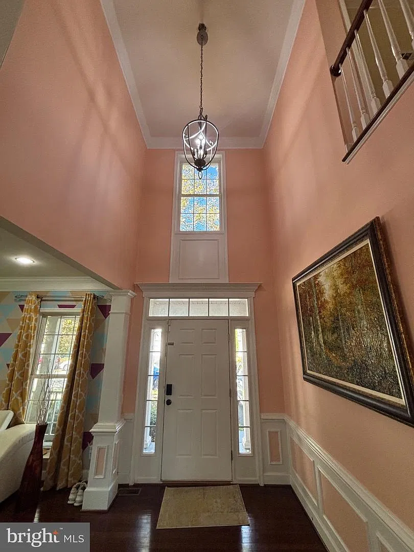 5 bed, 4800 sqft, $4,995 — Photo 4