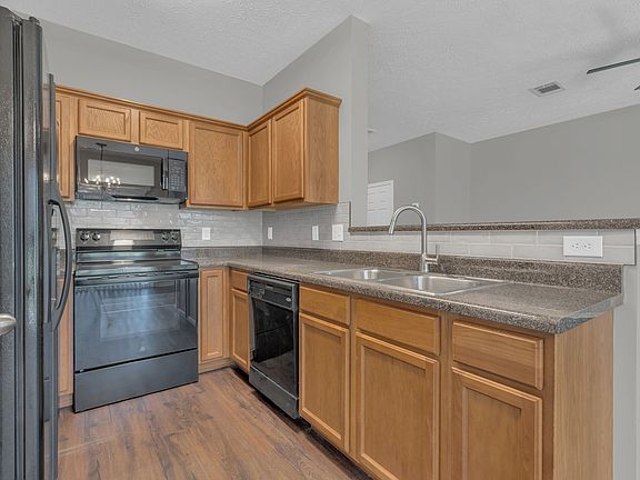 5th image of 8116 Valley Oak Dr