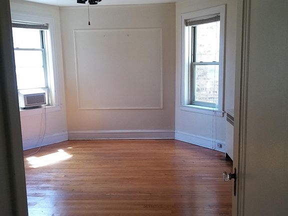 3rd image of 6113 N Francisco Ave