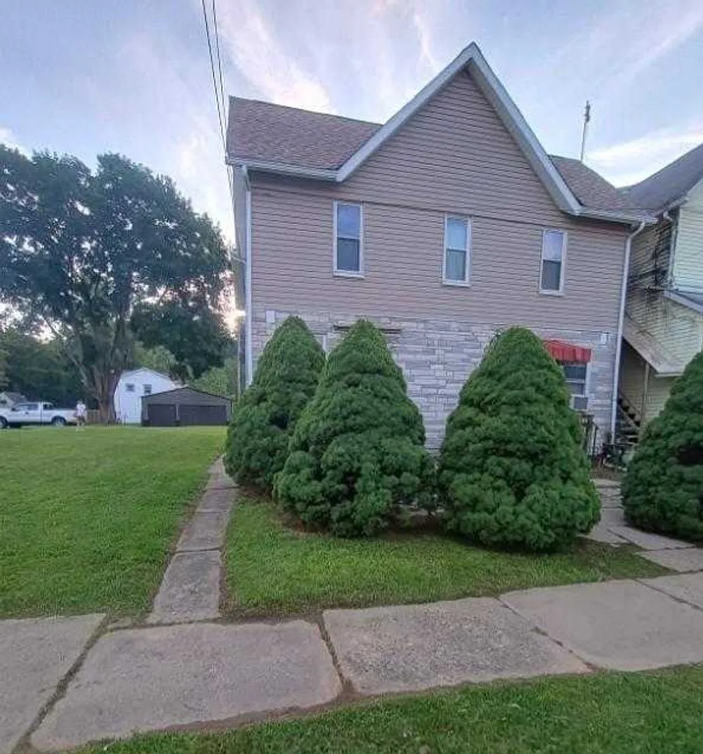 Clifford Ave — Photo 1
