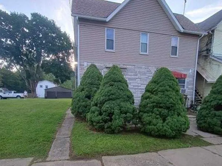 216 Clifford Ave — Photo 1