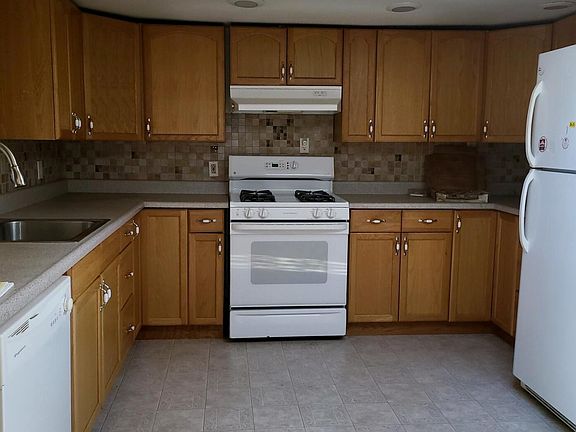 2nd image of 1212 Oregon St