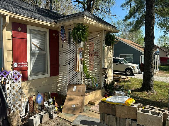 3rd image of 912 N Brown Ave