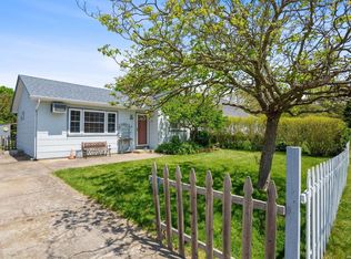 21 Westminster Dr, Shirley, NY 11967