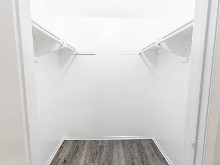 10755 Kling Street — Photo 12