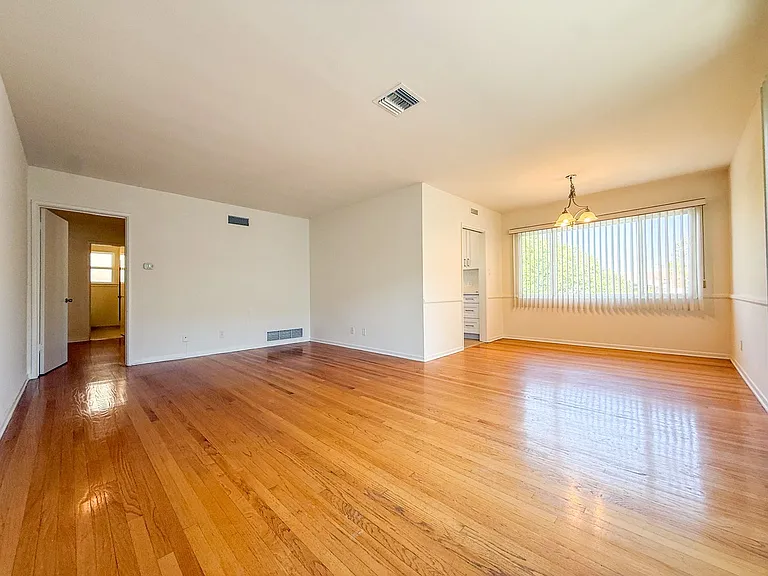 1033 S Holt Ave — Photo 4