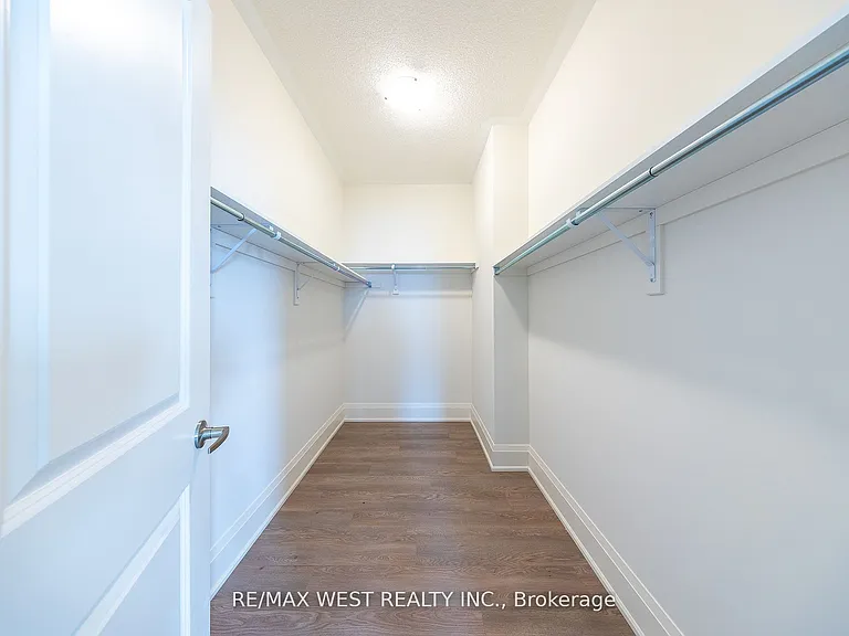 2215 Crystal Dr — Photo 22