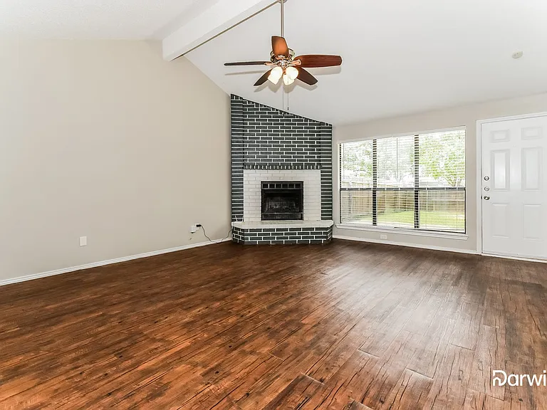 1007 Courtney Dr — Photo 5