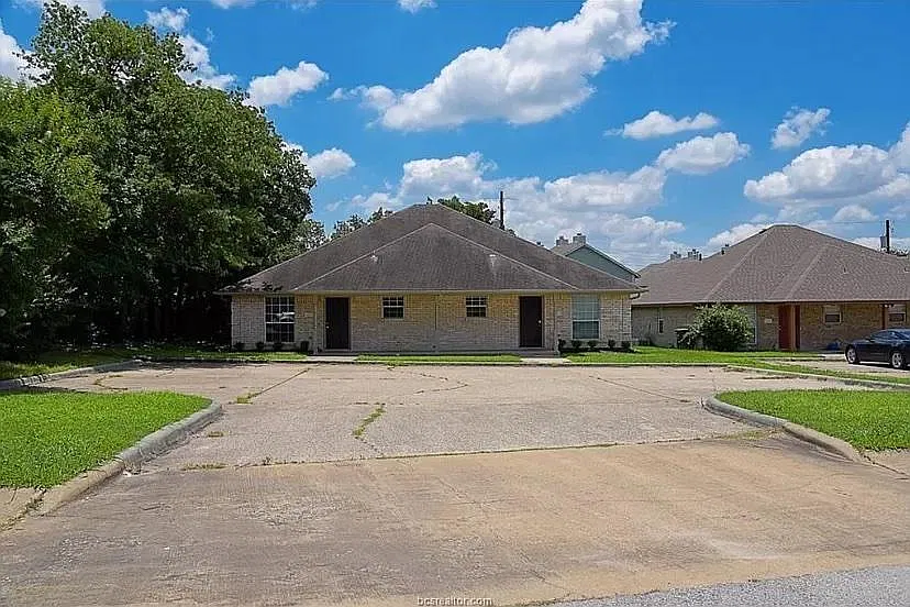 1205 Webhollow Cir — Photo 1