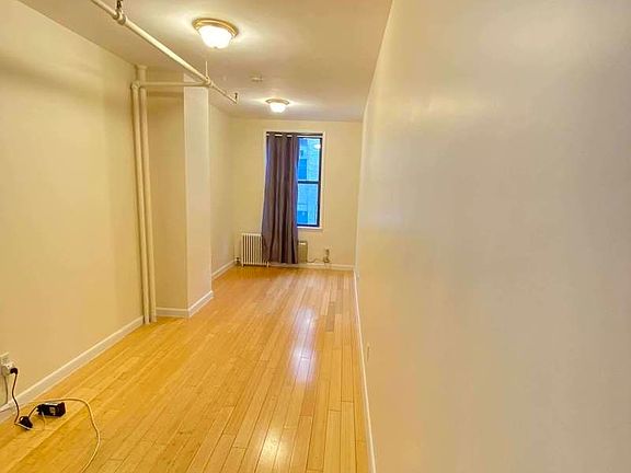 3rd image of 139 W 14th St APT 4F