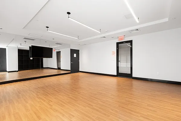 Rented by Greystar | media 25