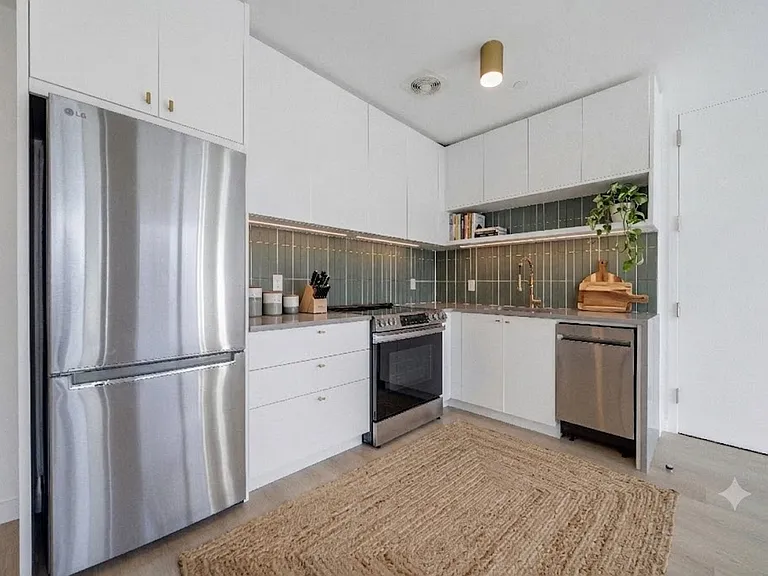 527 Grand Ave #405 — Photo 1