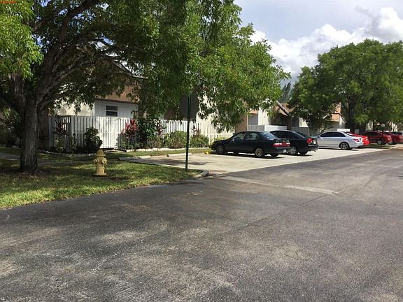 3rd image of 574 Woodgate Cir