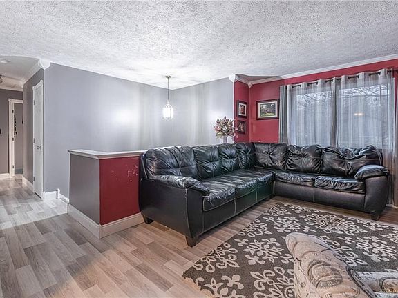 3rd image of 4830 Caprice Dr