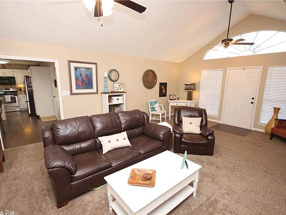 4th image of 312 Dogwood Place Dr