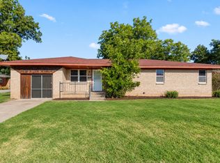 707 Gayle St, Burkburnett, TX 76354