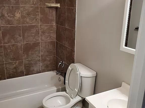 4th image of 800 Minette Cir #702