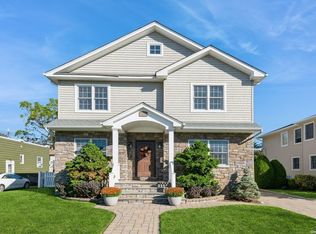 87 Shepherd St, Rockville Centre, NY 11570