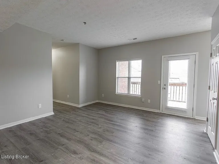 608 E Spring St #2 — Photo 3