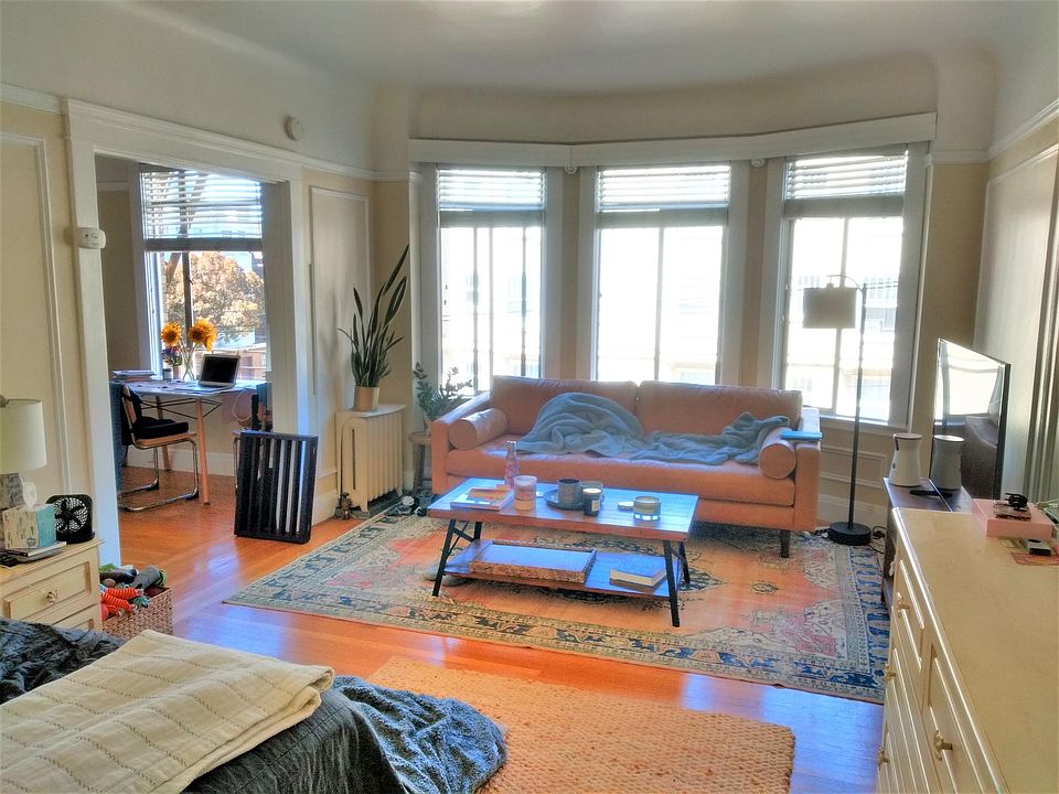 1st image of 550 Lake St #203