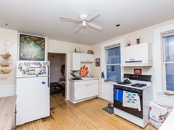 3rd image of 1057 N Hermitage Ave APT 2R