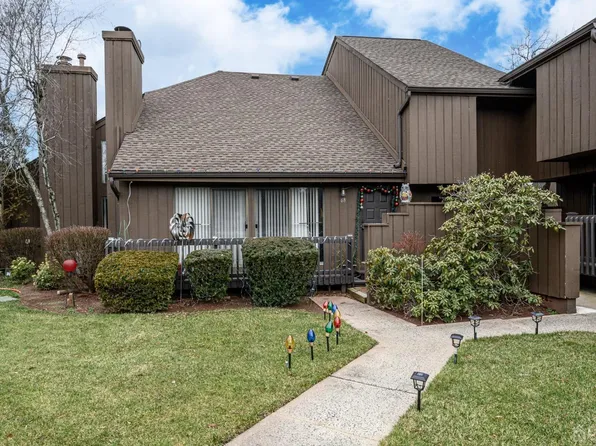 68 Kingsberry Dr, Somerset, NJ 08873