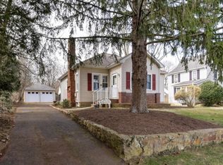 8 Valley View Ave, Gladstone, NJ 07934