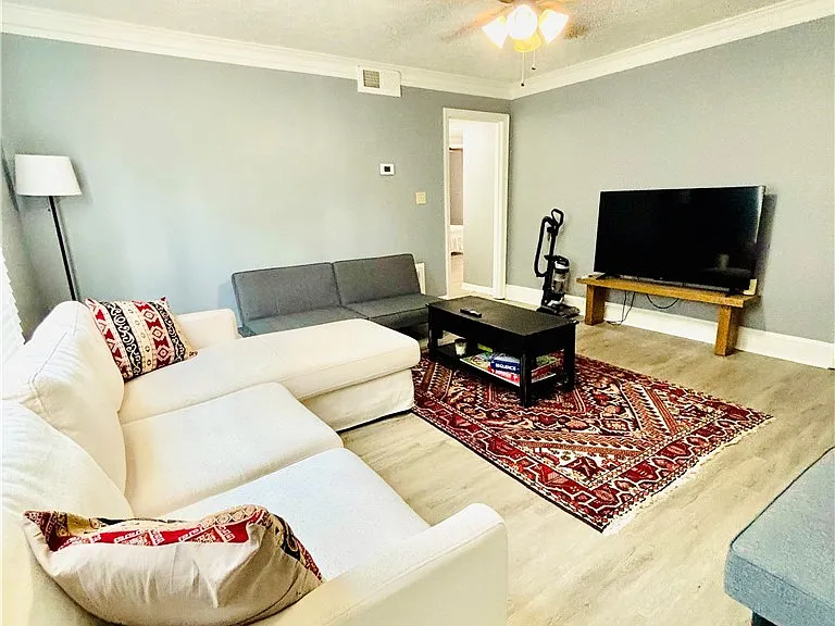 108 Barrington Dr #1 — Photo 9